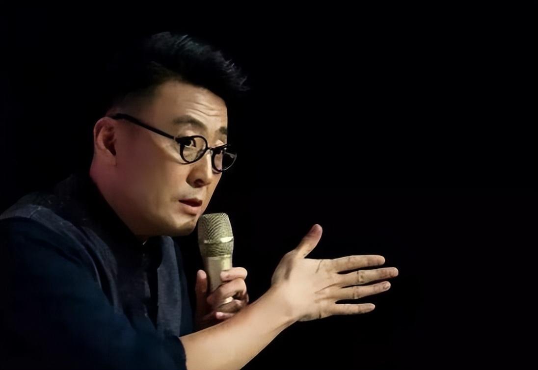 回顾56岁主持人窦文涛9段恋情至今未婚他到底在追求什么