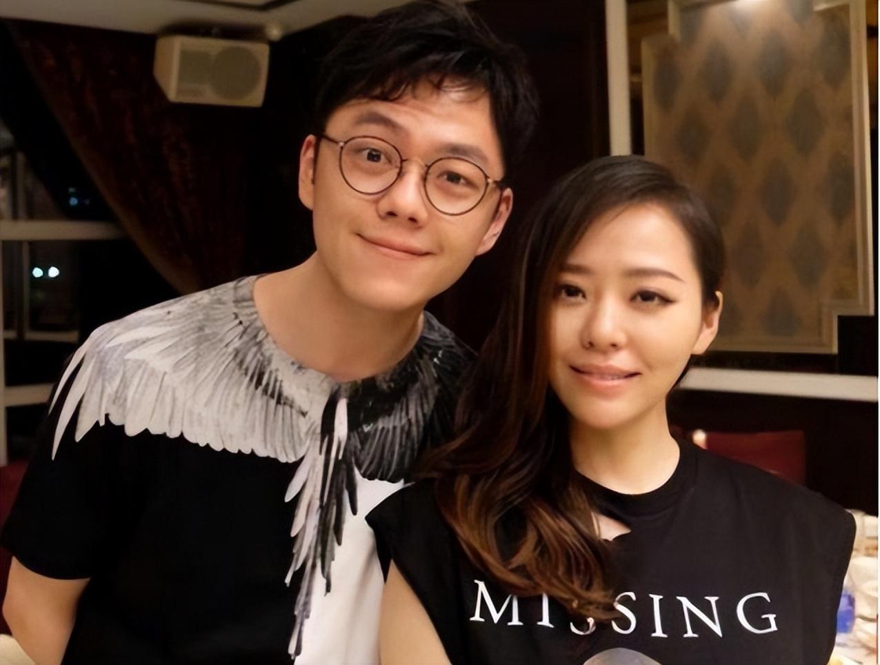 回顾张靓颖痴爱冯轲15年被骗走亿万身家离婚后二人天差地别