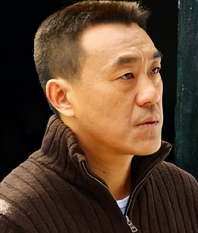 回顾何冰38岁演男主娶同桌做老婆为何结婚几十年没绯闻