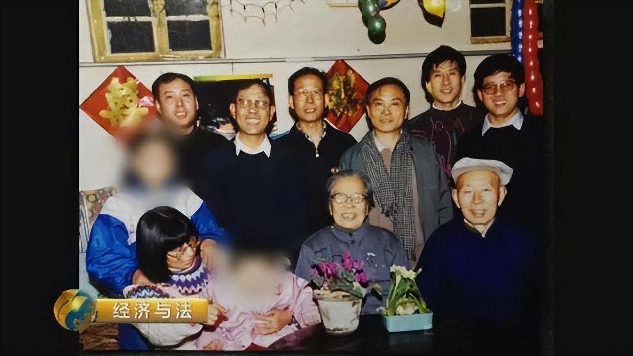 回顾男子独自照顾父母56年父母去世后获千万遗产大姐必须平分