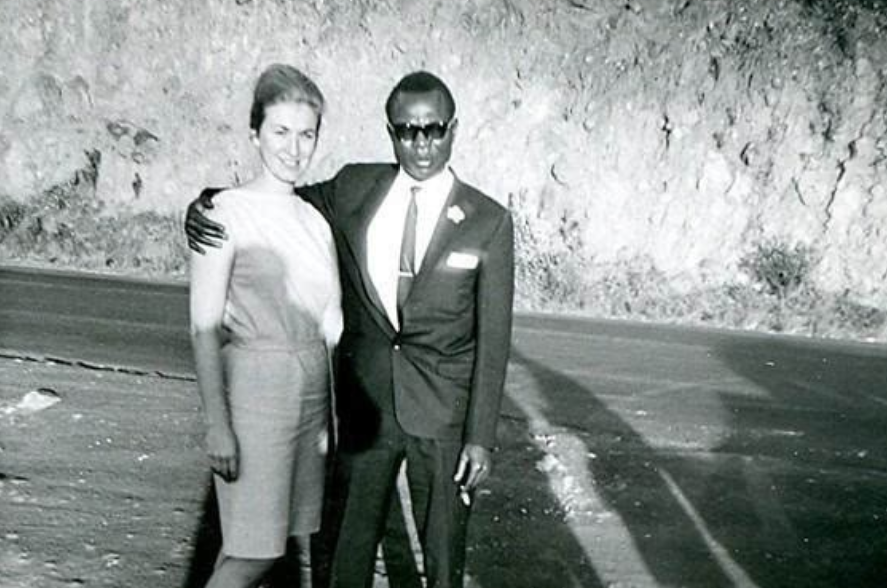 也就是在那个时候,巴拉克认识了奥巴马的母亲邓纳姆,邓纳姆在第一次