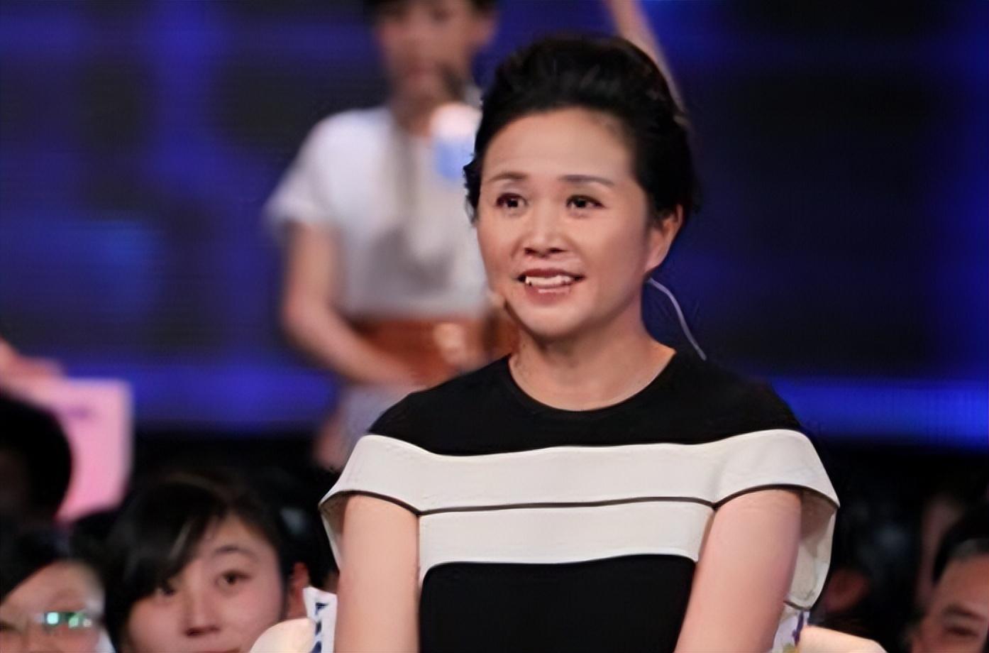 回顾非诚勿扰黄菡嫁初恋同学恩爱31年无绯闻女儿比她还漂亮