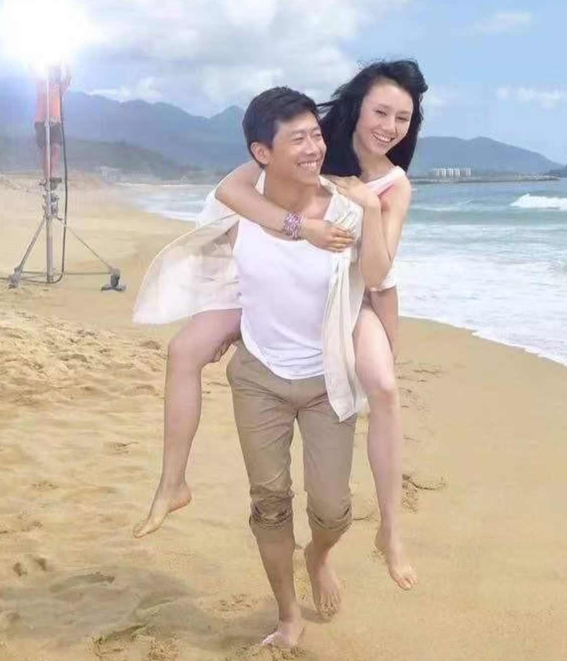 回顾袁泉和夏雨苦恋8年婚后帮丈夫解开心结养育11个孩子也幸福