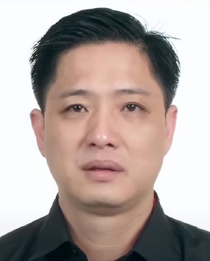 大哥黄鸿儒,曾任海口市秀英区委副书记黄鸿儒仗着自己的职位,黄应祥