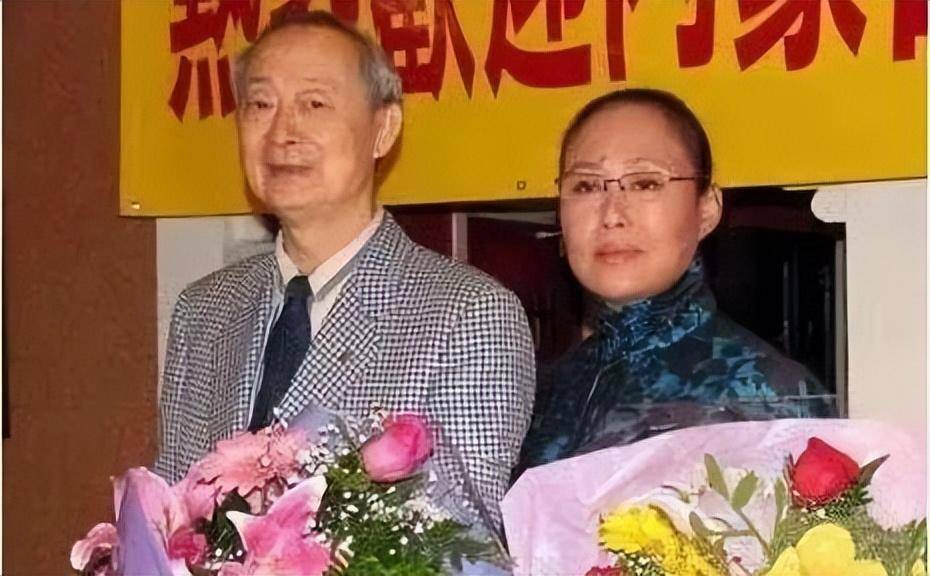 斯琴高娃的一婚丈夫叫孙天相,曾是内蒙古电影制片厂的导演.