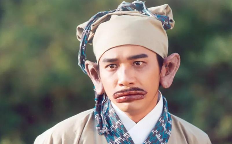 58岁刘嘉玲参加霉霉演唱会穿着简单跳热舞摇头百亿名媛相伴