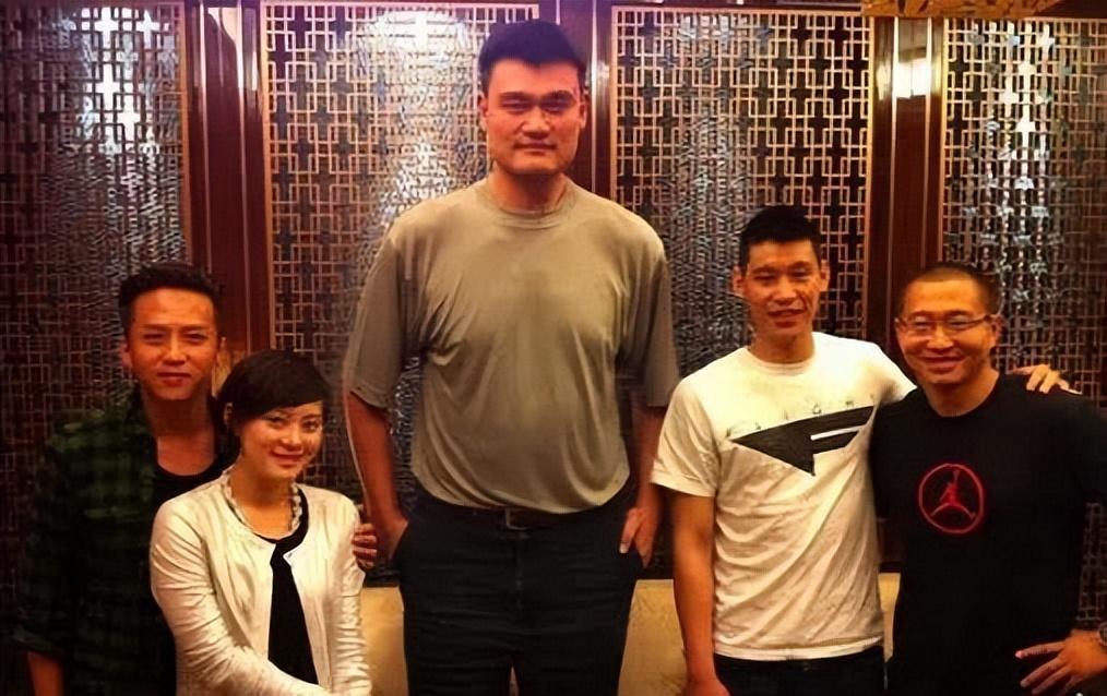 回顾姚明家人现状42岁妻子风韵犹存皮肤光亮13岁女儿身高近2米