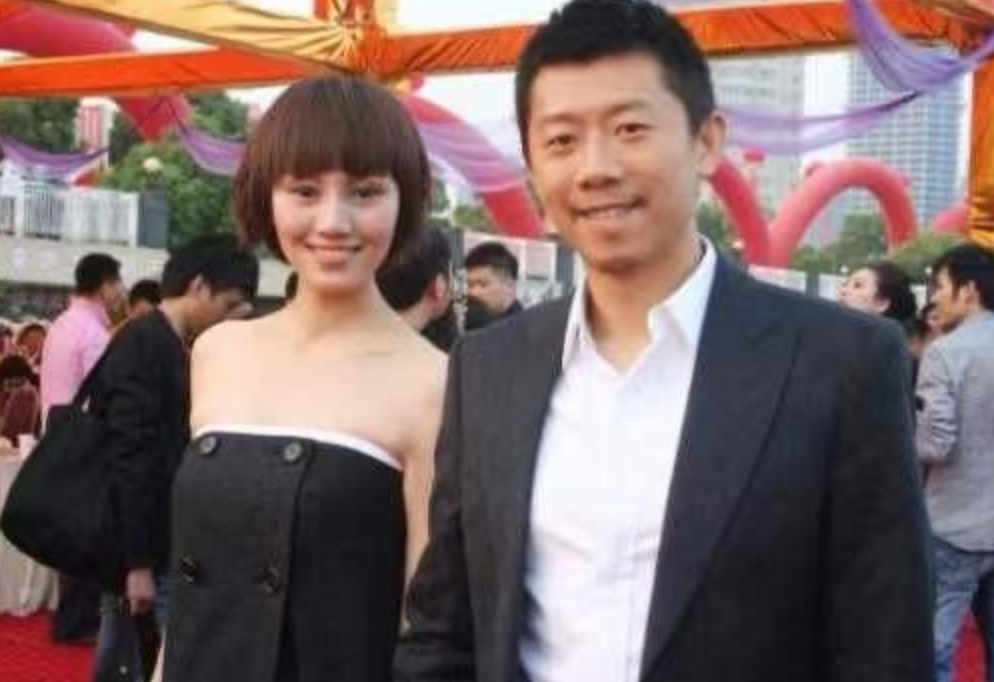 回顾袁泉和夏雨苦恋8年婚后帮丈夫解开心结养育11个孩子也幸福