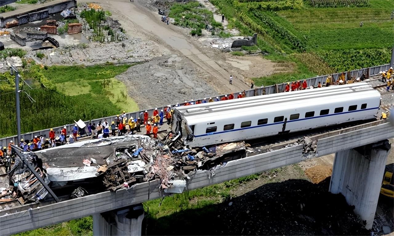 2011温州动车事故图片