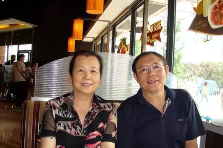 03,哄妻秘诀:老婆说啥就是啥,如今女儿出息是骄傲