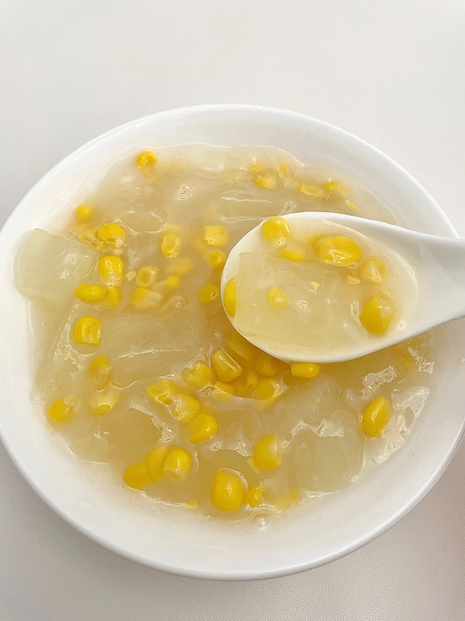 冬瓜玉米甜汤 软软糯糯的冬瓜和香甜的玉米真的是天生绝配 越喝越水灵