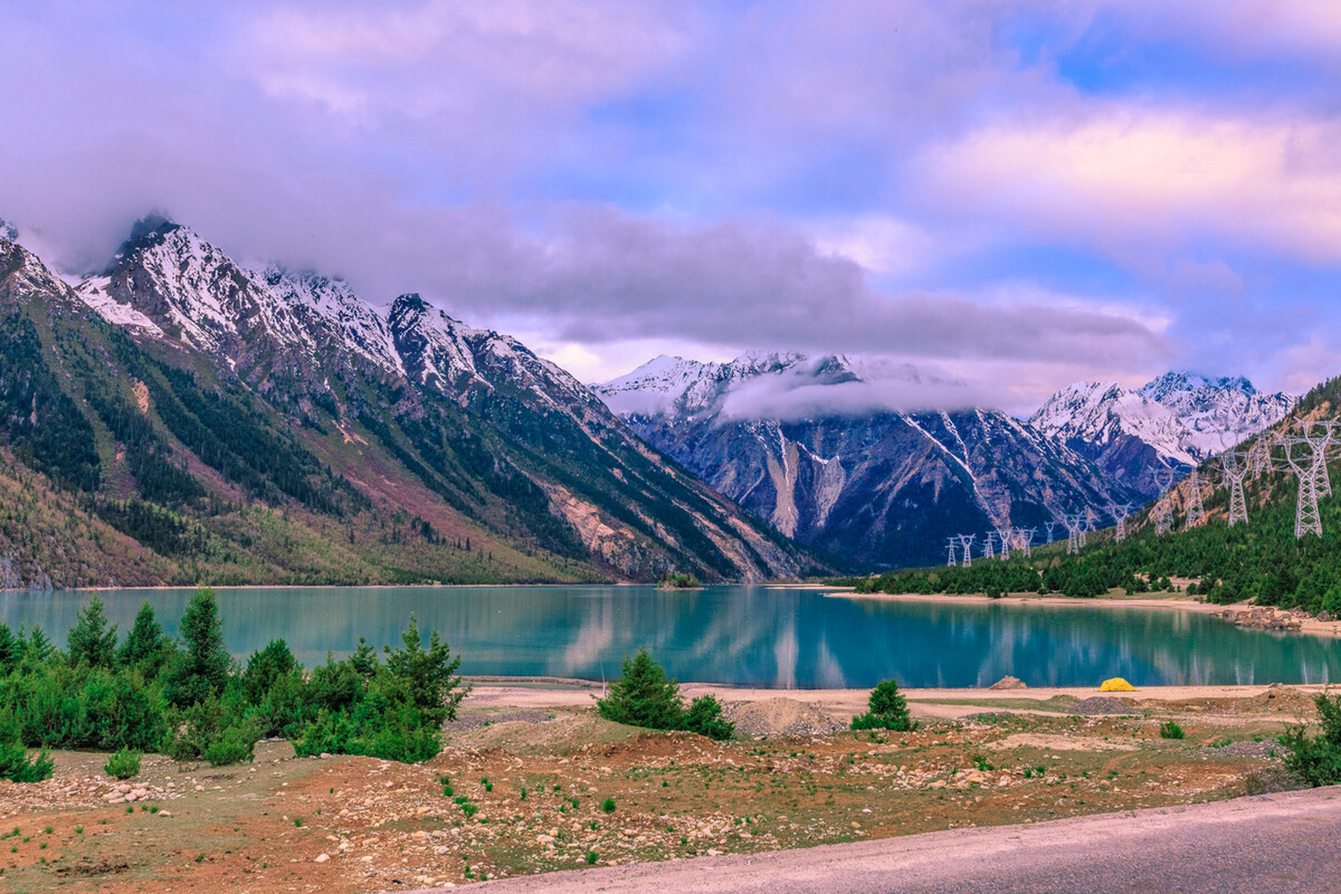 城市大玩家# 然乌湖,藏语称然乌错,位于昌都市八宿县.