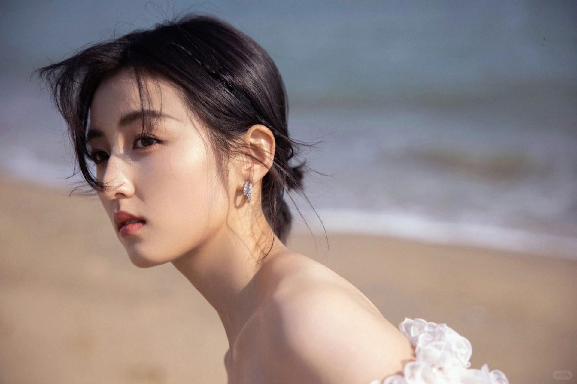 张子枫金鸡百花电影节惊艳亮相!妹妹的裙摆随风起舞,太美了!