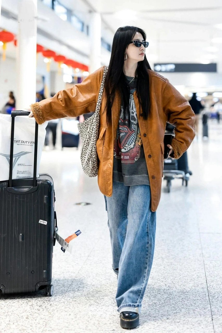 徐璐机场穿搭,干练又时髦!