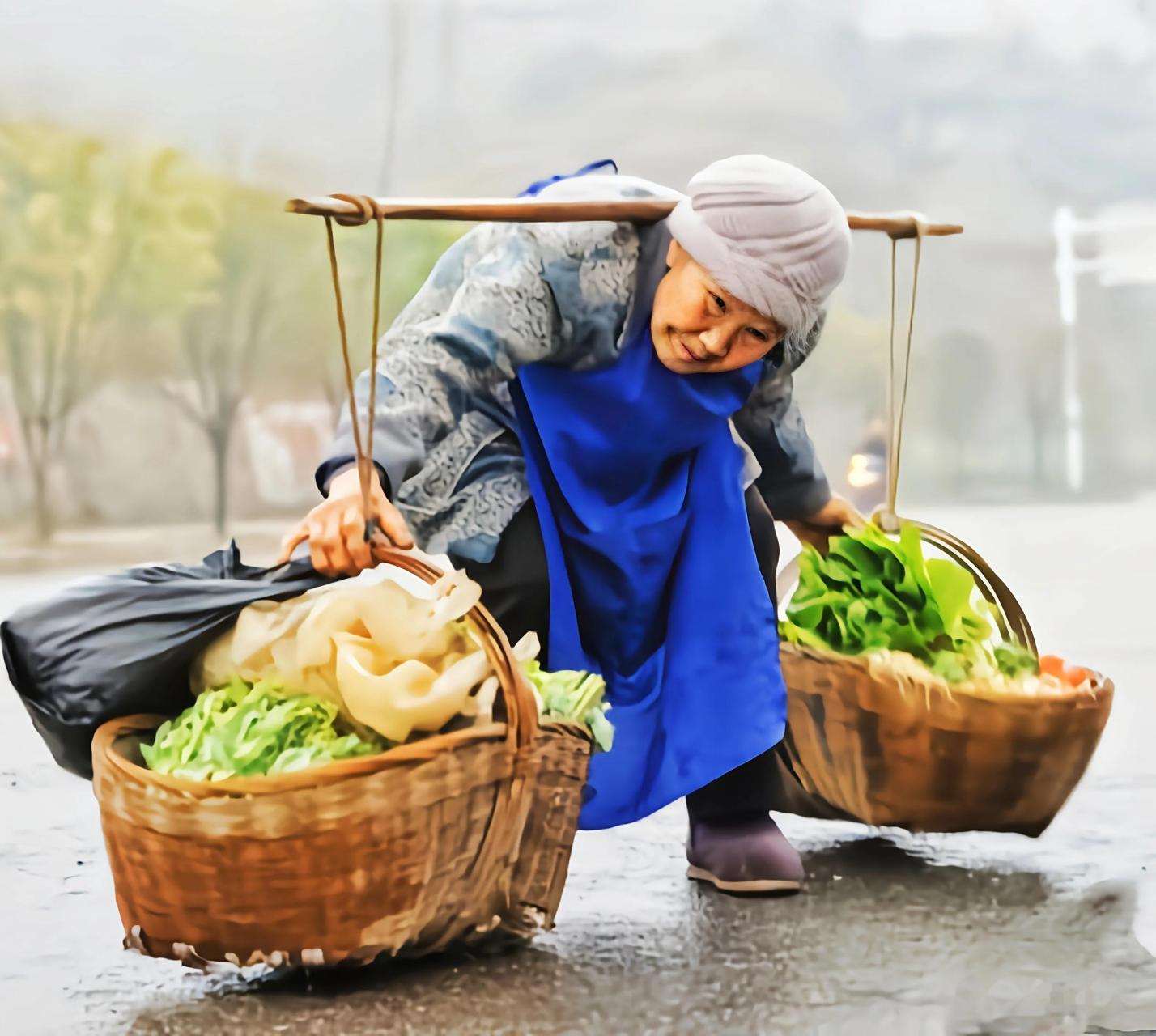 柔肩担起千斤重担,铁骨撑起万里长空 在这个充满挑战与机遇的时代