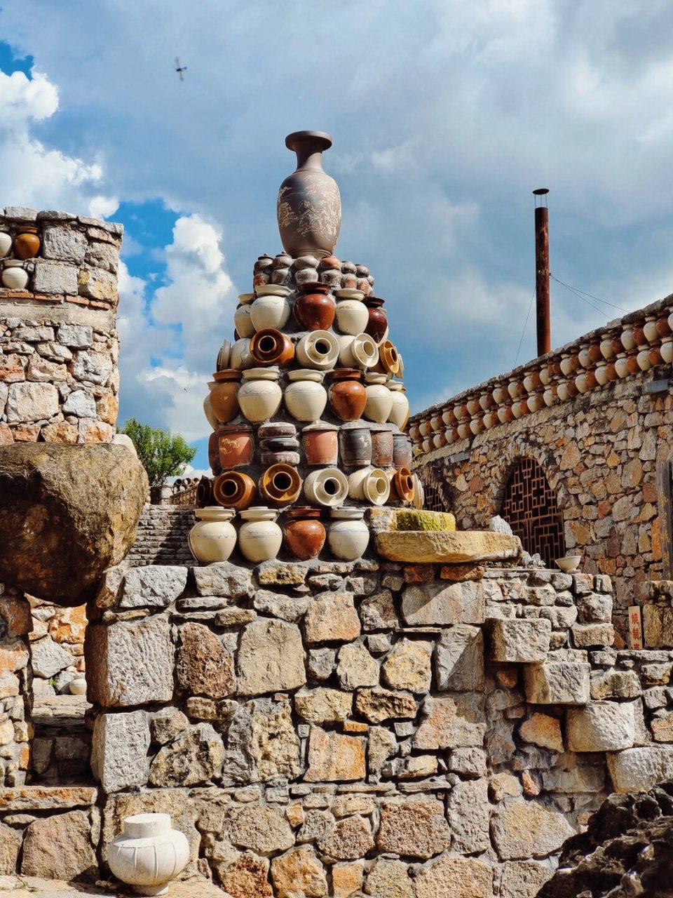 快码住  家人们,今天我要给你们介绍一个好地方——建水贝山陶庄96!