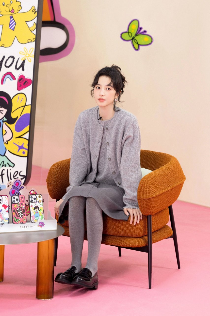 我被周雨彤的一套穿搭造型给迷住了!