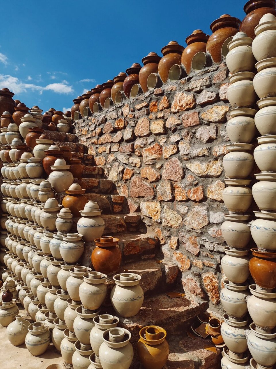 快码住  家人们,今天我要给你们介绍一个好地方——建水贝山陶庄96!