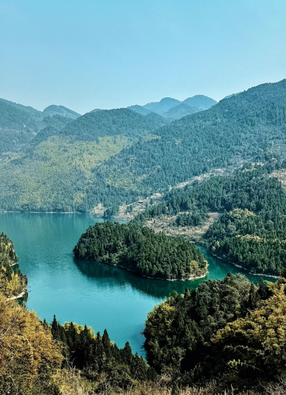 导航目的地:胜天湖水库,位于重庆主城区,仅需1小时车程即可抵达.