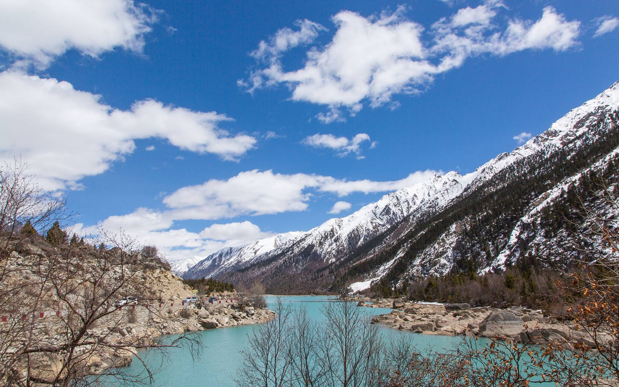 城市大玩家# 然乌湖,藏语称然乌错,位于昌都市八宿县.