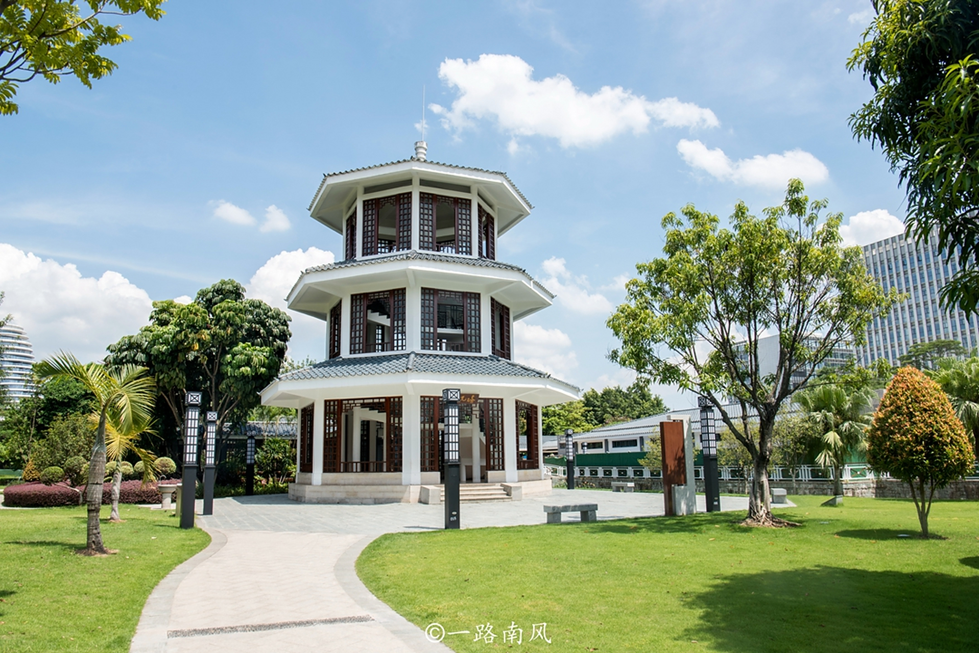 位于中心城区的沙面岛,二沙岛,琶洲岛和海心沙都很有名,位于海珠区