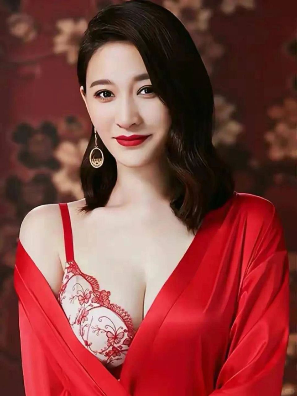 看到李小冉的内衣广告,简直被她的魅力迷倒了!