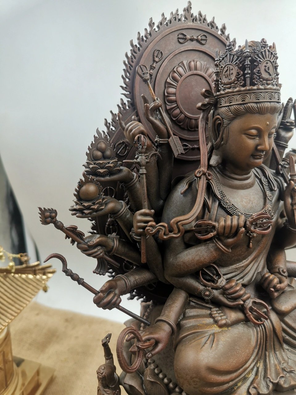 每一个细节都栩栩如生,仿佛能感受到普贤菩萨的慈悲和智慧.