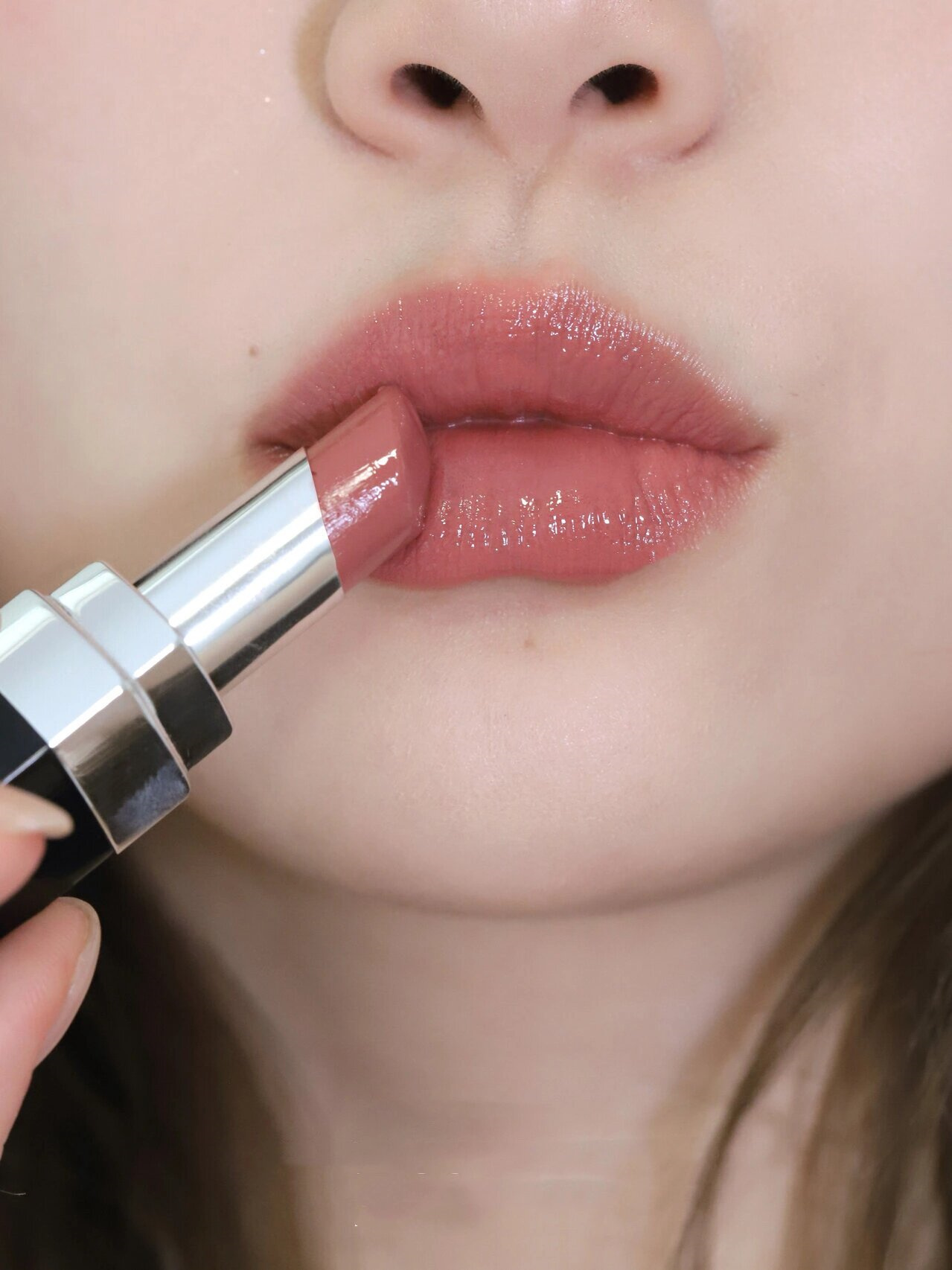 但是比我的唇色更 口红颜色化妆口红口红颜色在嘴唇上的涂口红翻车