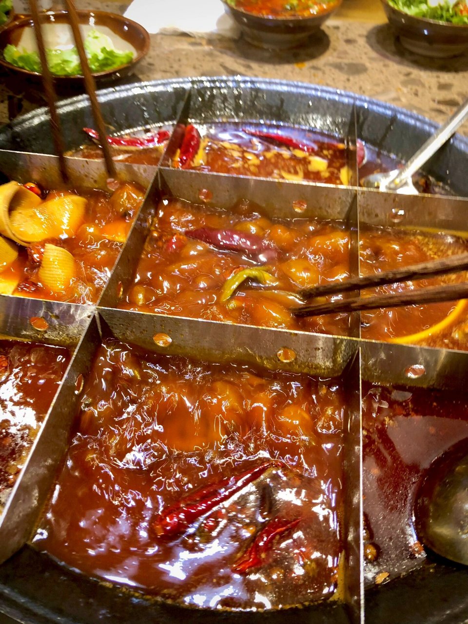 08睡不着觉的夜晚,总是会让我特别想吃火锅,而且是那种爆辣的火锅!