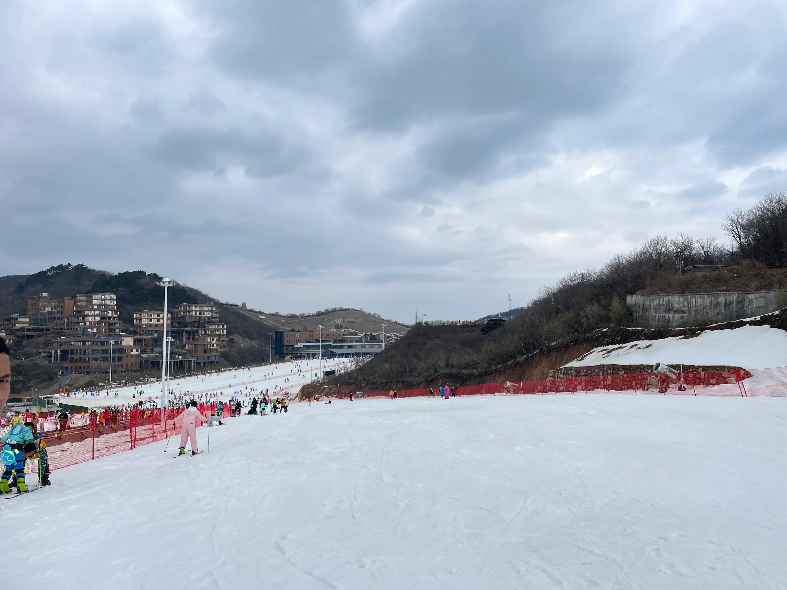 安吉云上草原滑雪初体验  今天我要给大家分享一下我最近去安吉云上
