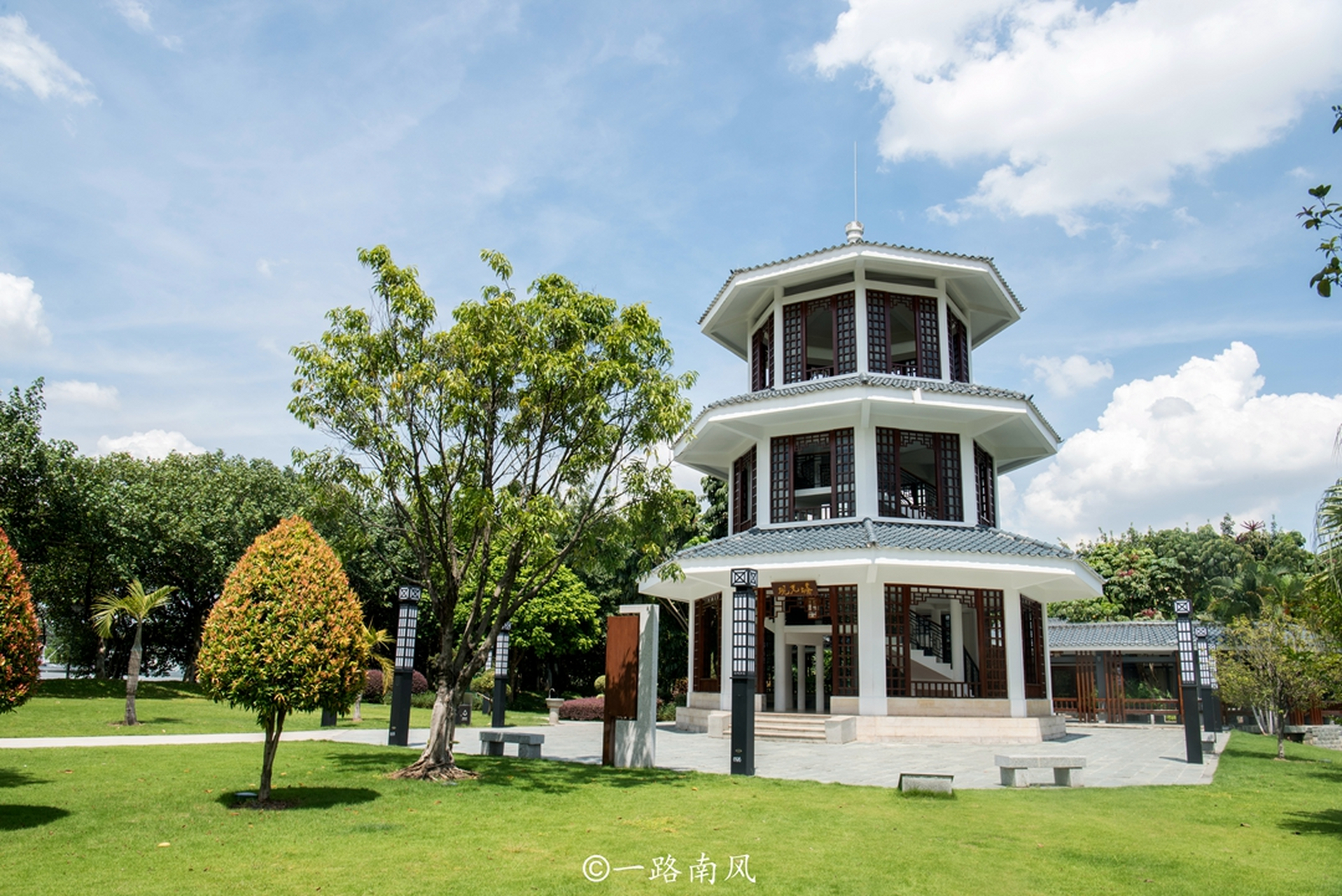 位于中心城区的沙面岛,二沙岛,琶洲岛和海心沙都很有名,位于海珠区