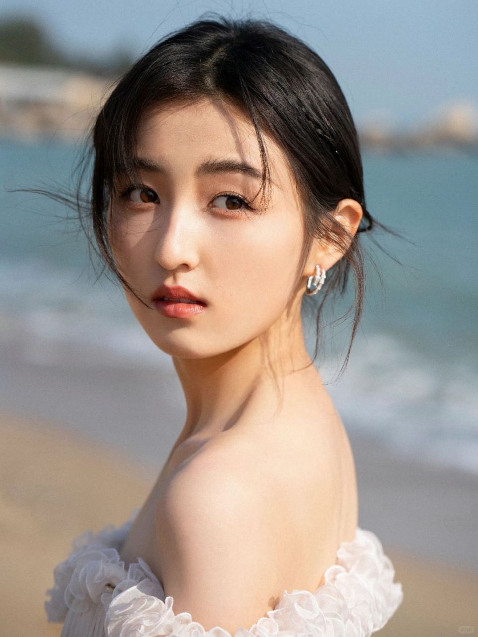 张子枫金鸡百花电影节惊艳亮相!妹妹的裙摆随风起舞,太美了!