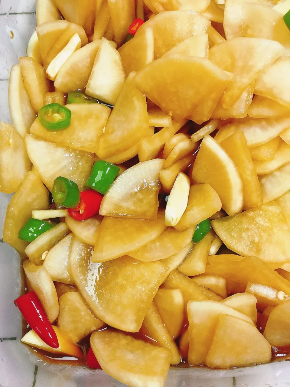 09食材:白萝卜 2 斤左右,小米辣,二荆条(不吃辣的少放