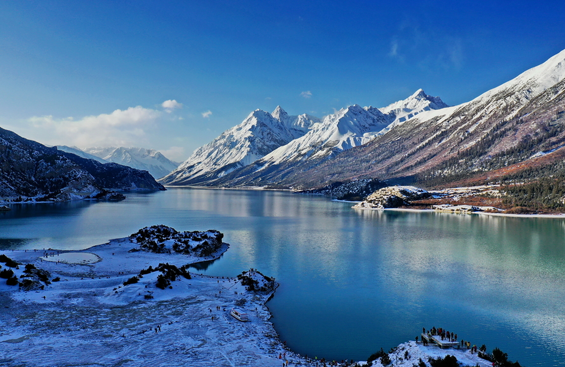 城市大玩家# 然乌湖,藏语称然乌错,位于昌都市八宿县.
