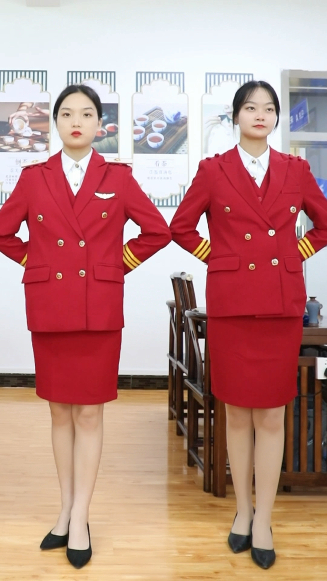 乘务专业小姐姐站姿礼仪展示中!