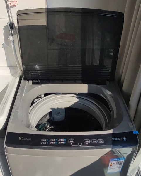 小天鹅洗衣机:免清洗内桶省心更健康,10公斤容量轻松洗大件