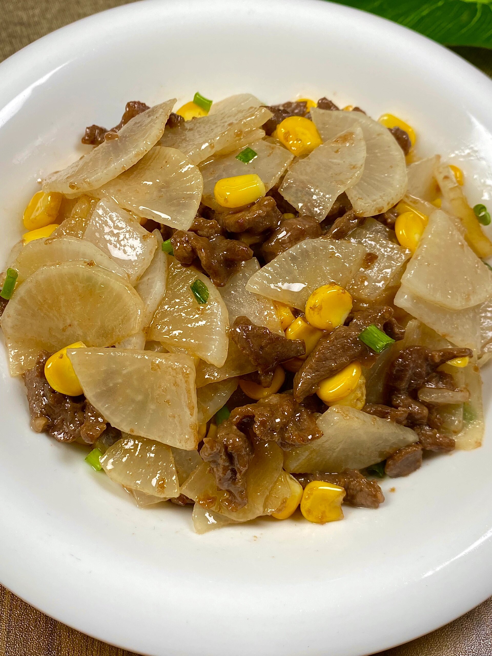 姐妹们一定要试试呦 	 食材白萝卜牛肉玉米粒 牛肉腌制切丁加入