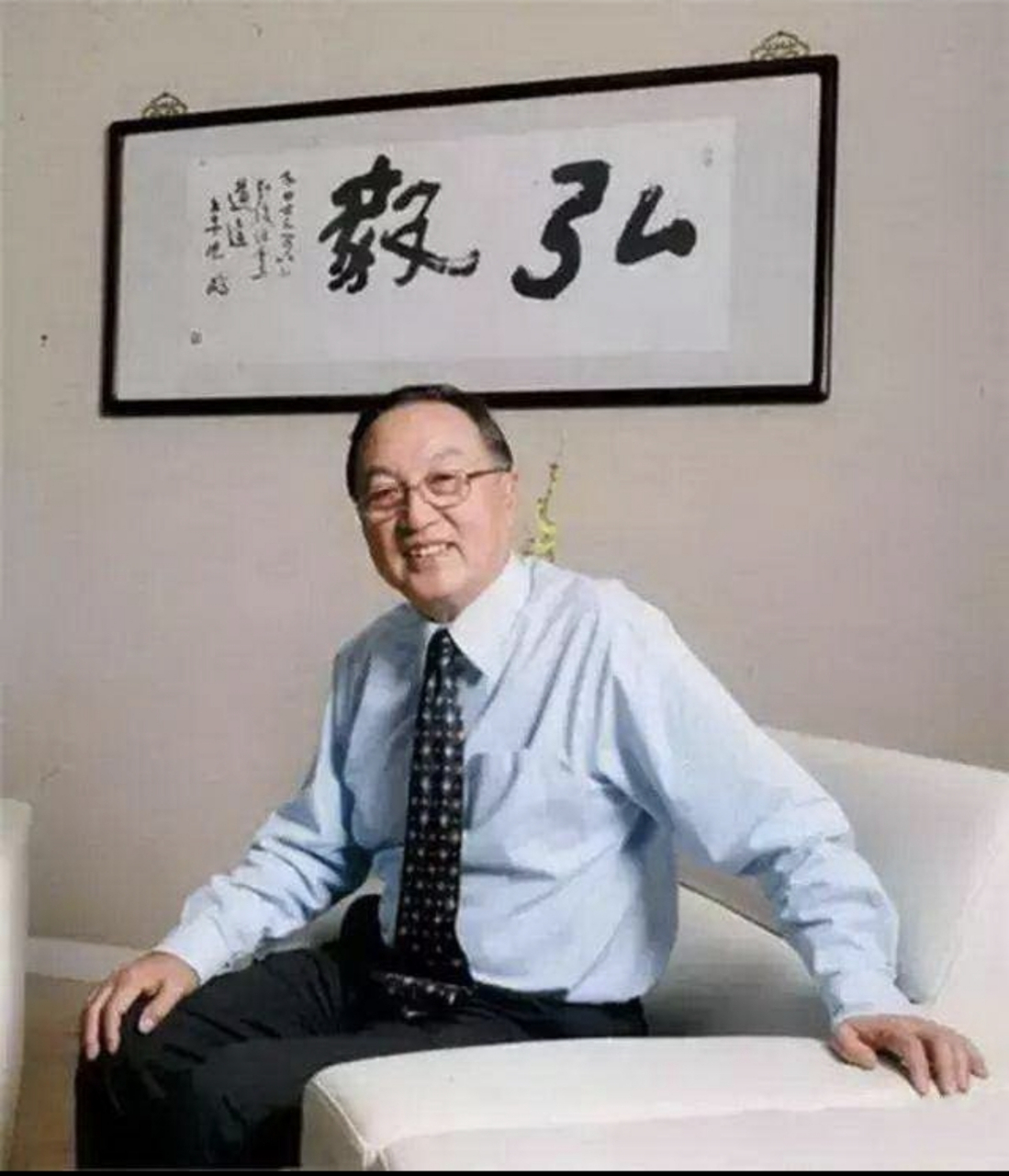 在联想集团原董事长柳传志先生办公室墙上挂着一幅书法,写的是"弘毅"