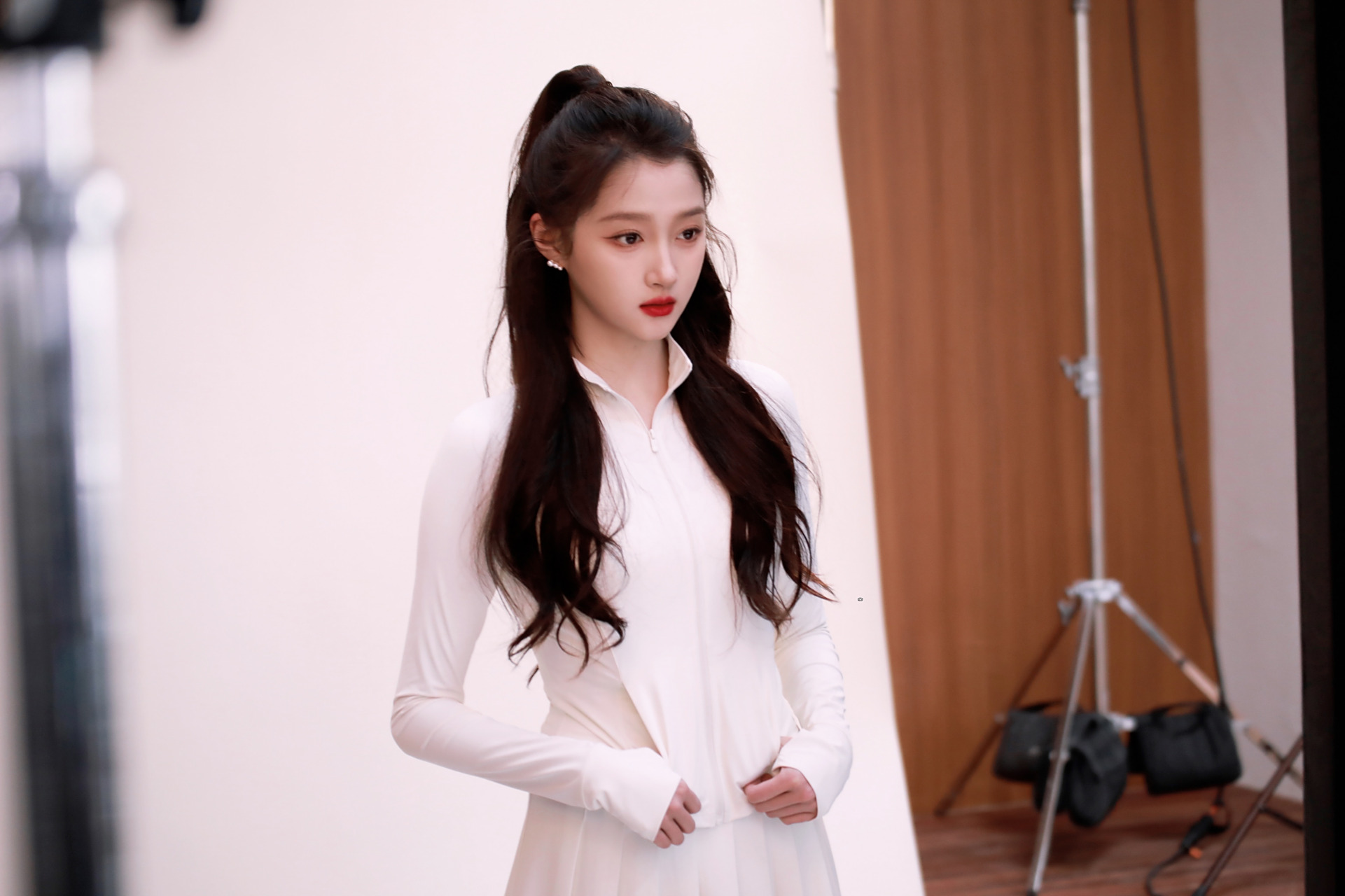 关晓彤高马尾造型亮相,简约不简单!