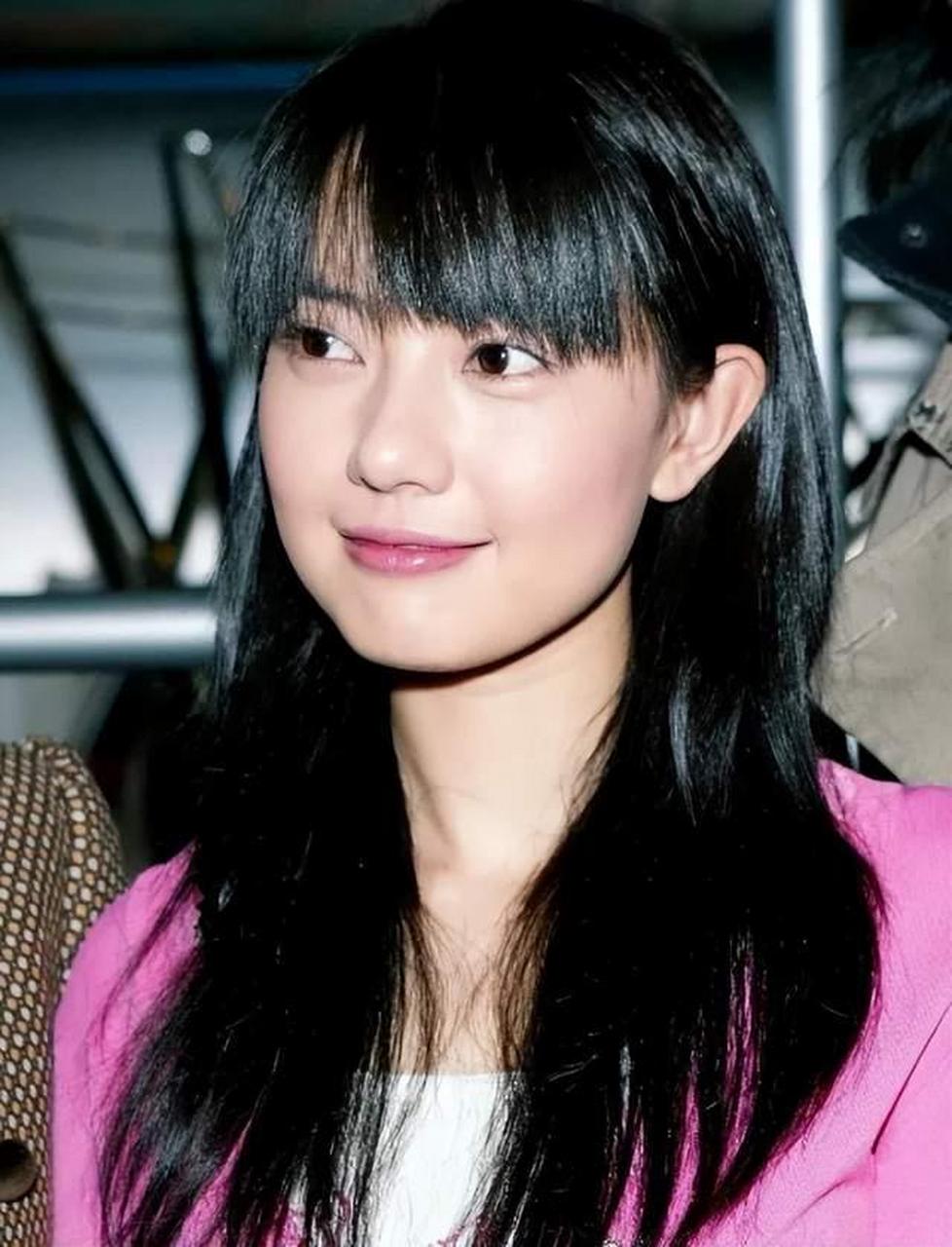 没有一个男孩不承认高圆圆的美,他们把高圆圆奉为"女神".