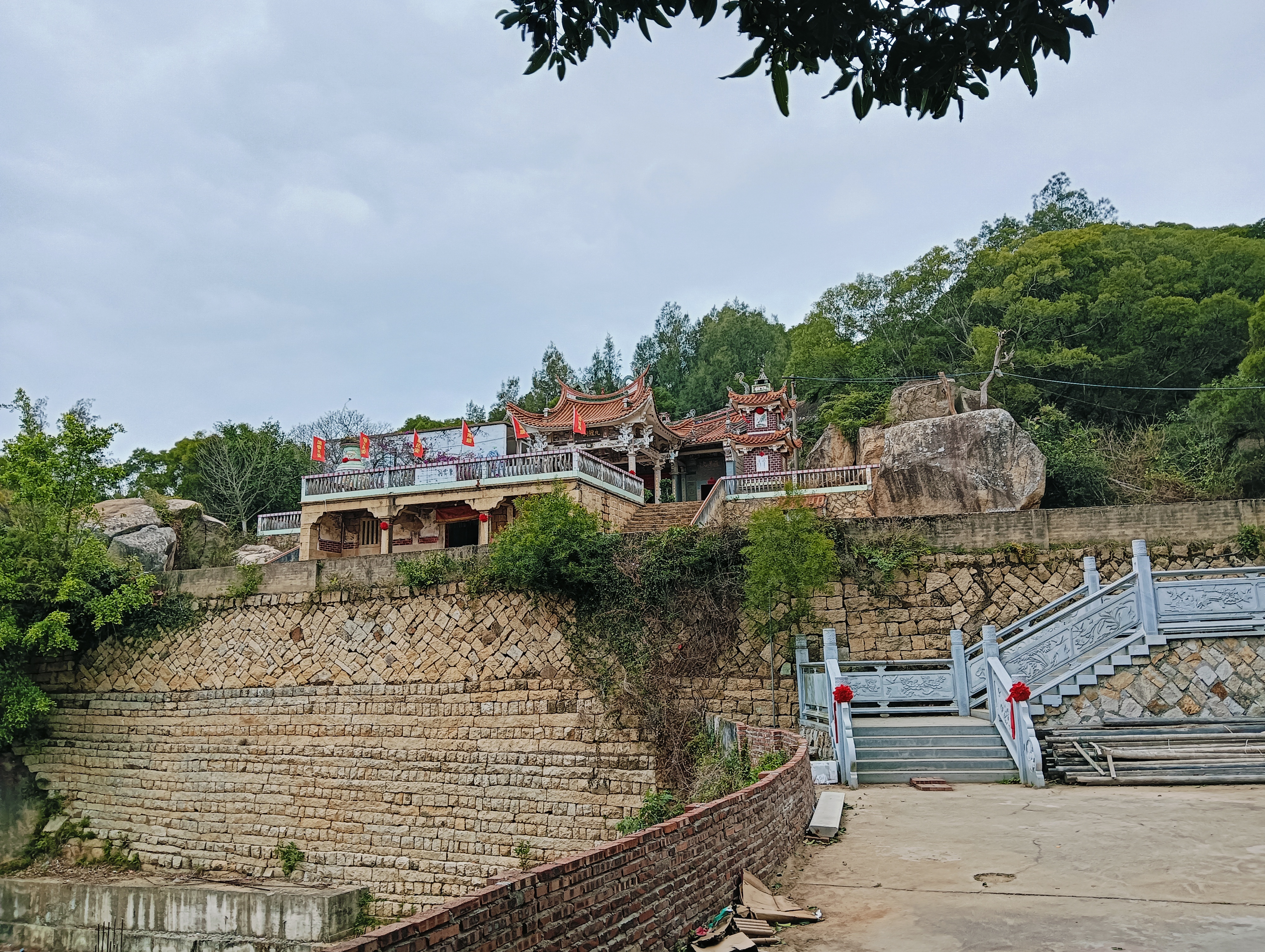 莆田市湄洲湾北岸开发区山亭镇东仙村紫霄洞风景区