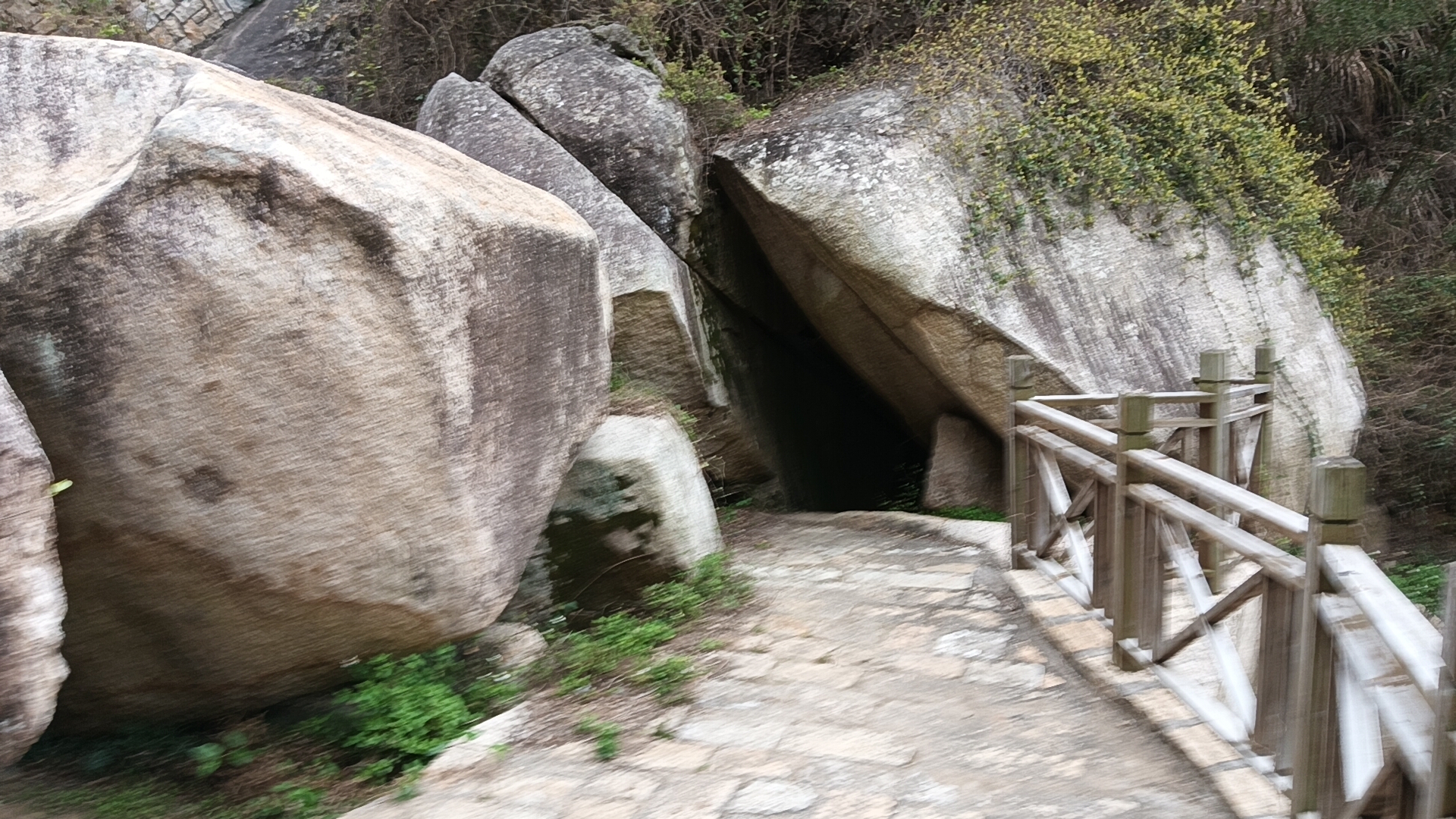 莆田市湄洲湾北岸开发区山亭镇东仙村紫霄洞风景区