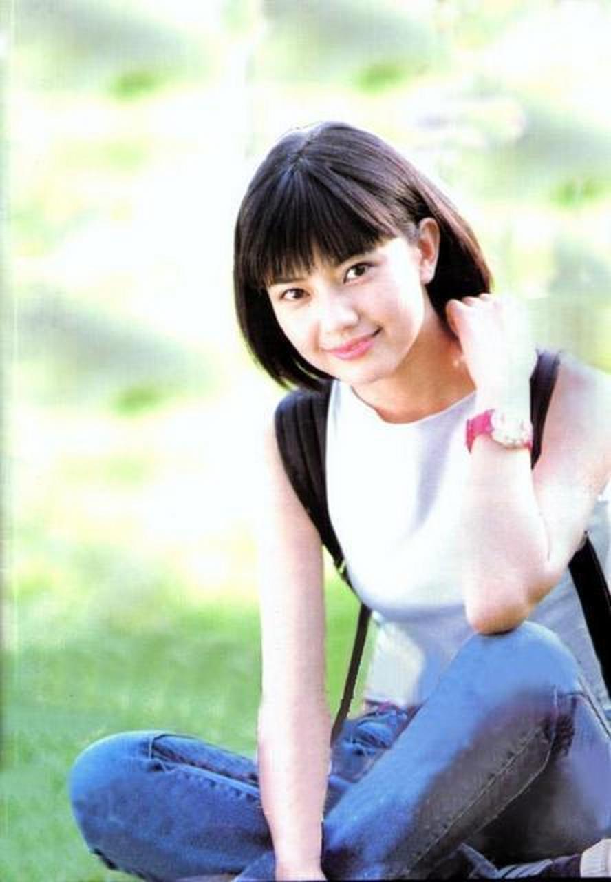 高圆圆在高中的时候被星探一眼相中,进入娱乐圈被