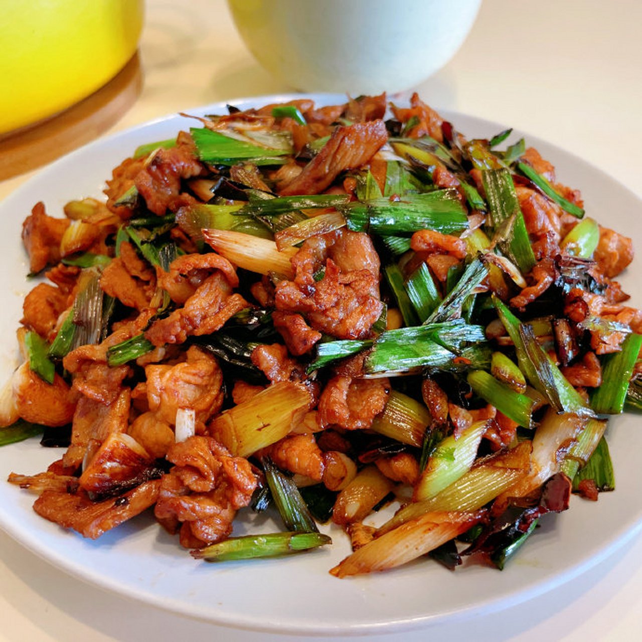 舌尖上的春天# 周末午餐  玉米排骨汤,蒜苗盐煎肉,烫豌豆尖 老大这个