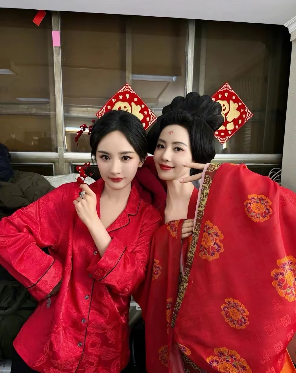 杨幂连续三年发文为刘诗诗庆生,今年却没给baby庆生引热议!