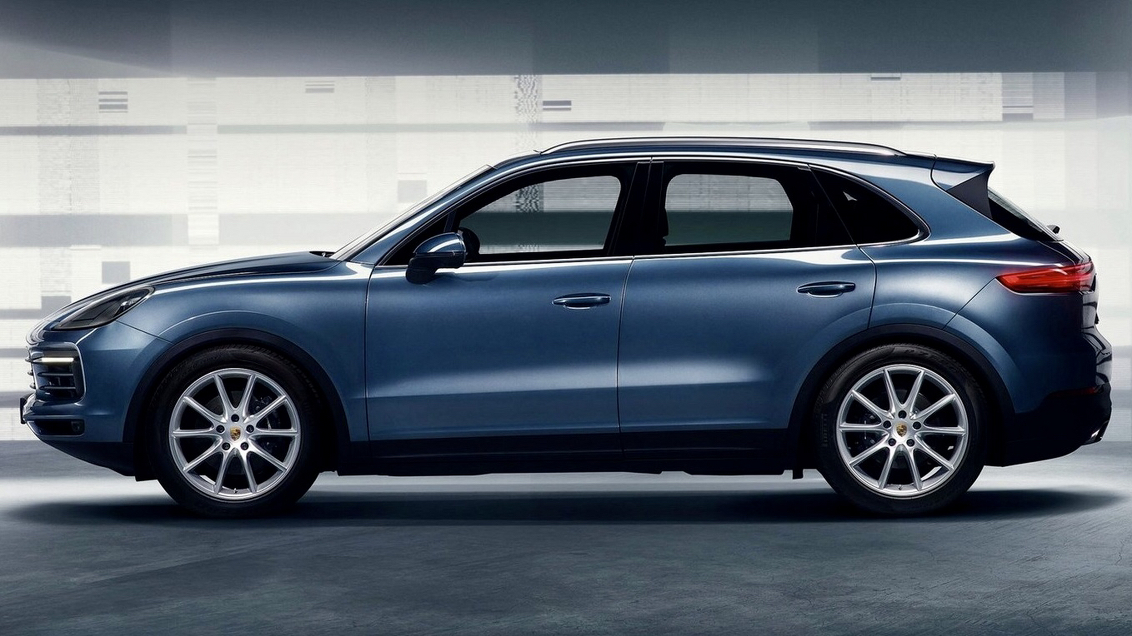 2013款,2018款和2024款保时捷卡宴侧面车身以及尾灯局部造型轮廓对比