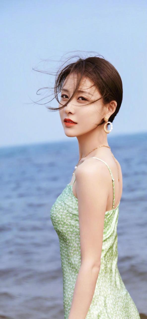 贾青写真壁纸大赏,每一款都是精品,优雅风范尽显无疑!