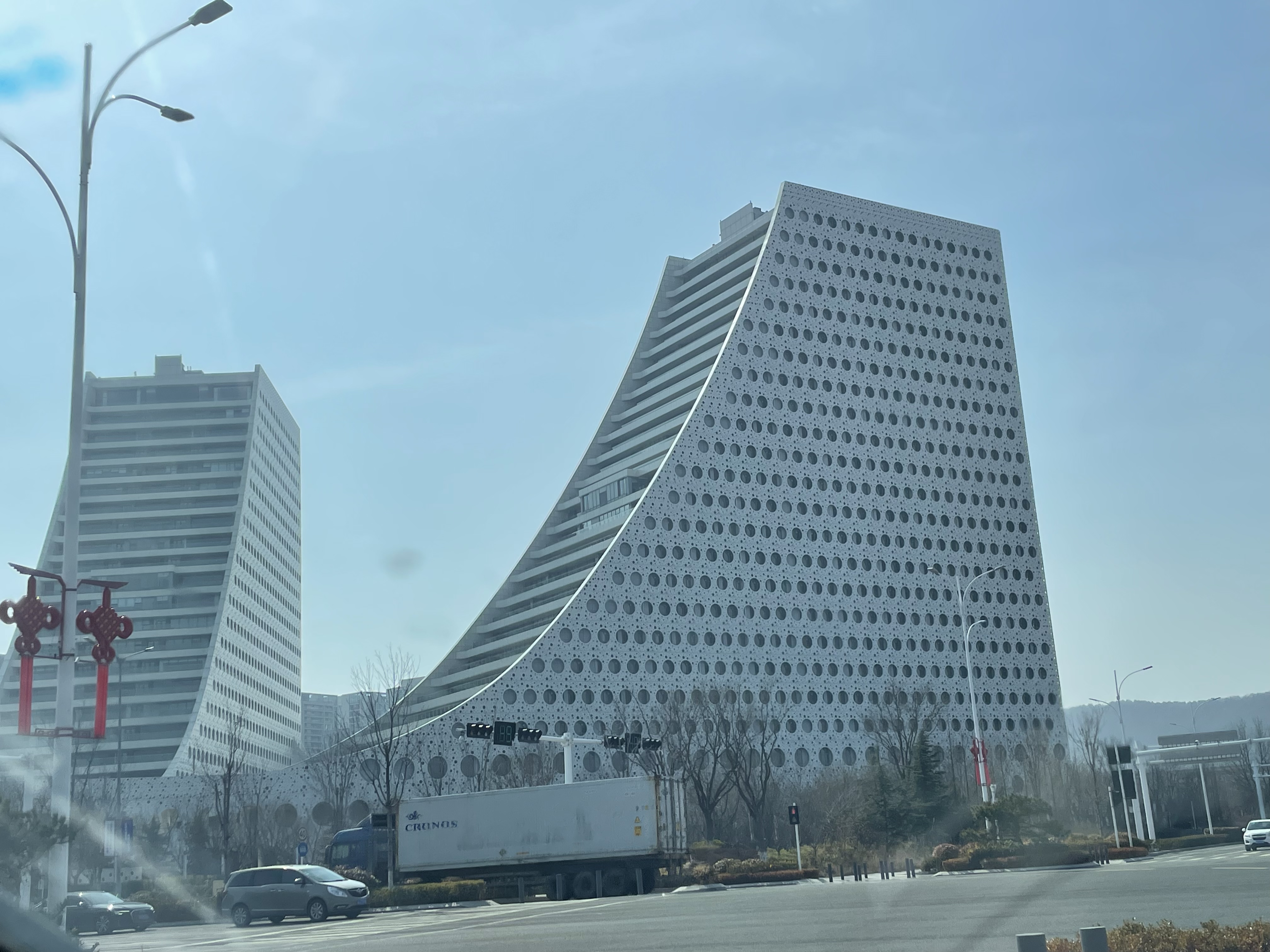 城市大玩家# 今天来到青岛市即墨区鳌山卫滨海公园了,建筑挺好看