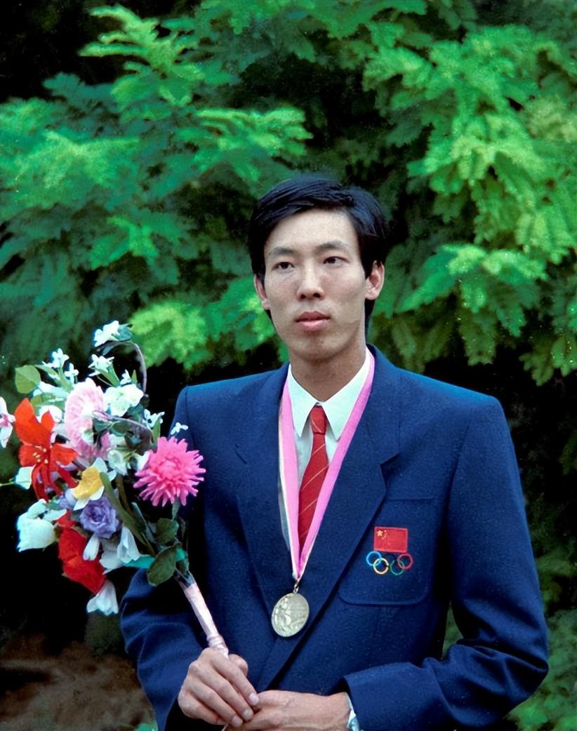 "跳高王子"朱建华:退役定居美国,为养家回国创业,现状如何?