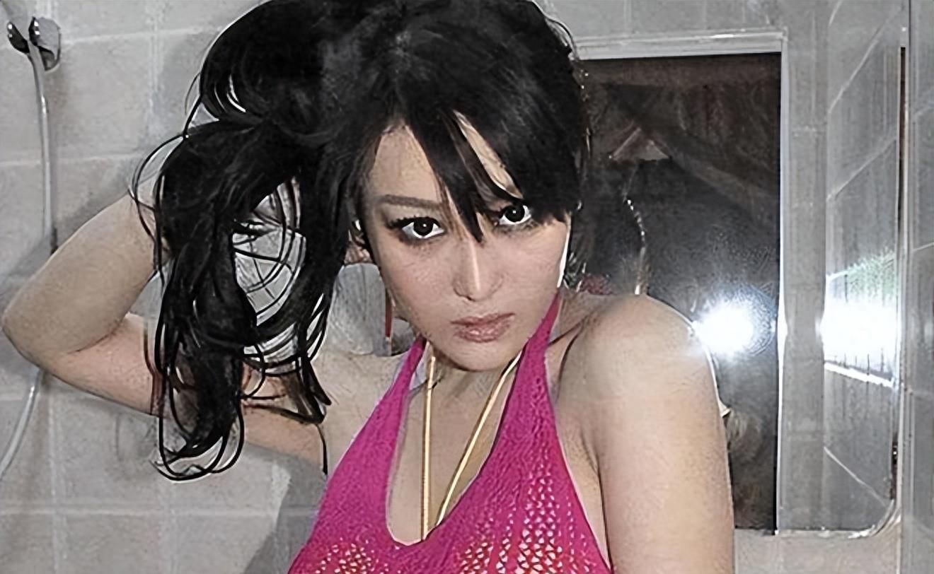 回顾:张馨予旧照曝光,浓妆艳抹尽显魅力,扎马尾很抢眼